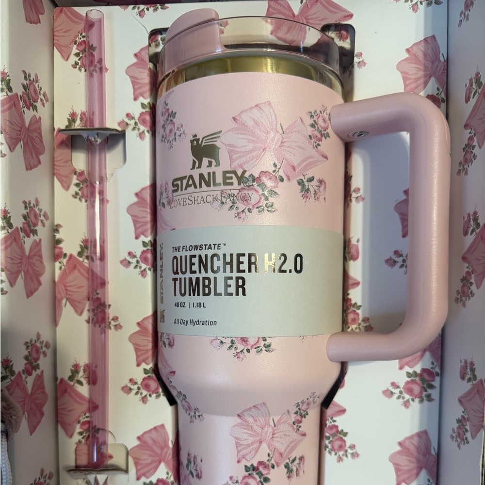 Stanley Love Shack Ribbon Rose Quencher H2.0 Tumbler - Pink Floral duplicated